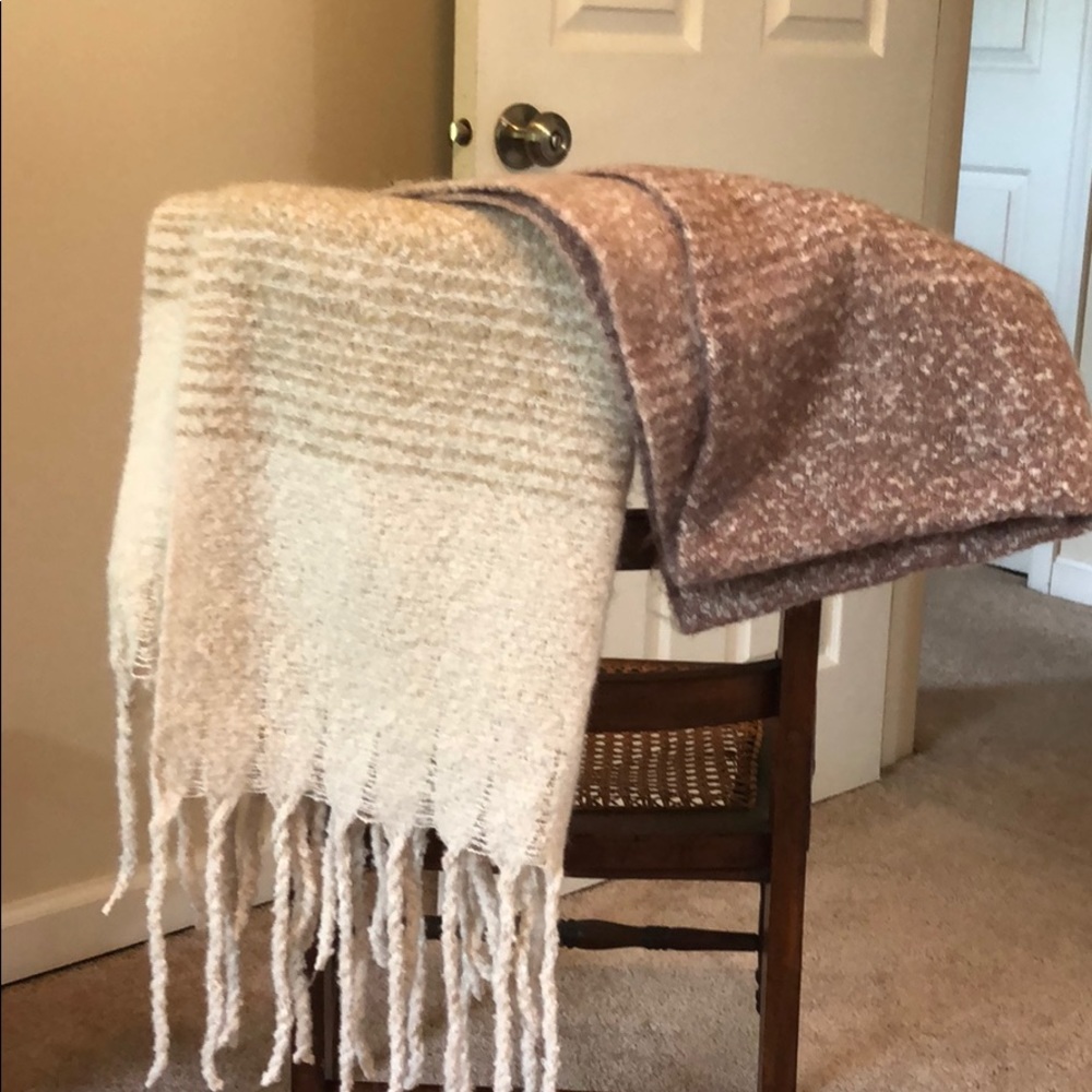 Chunky ombré throw/wrap.